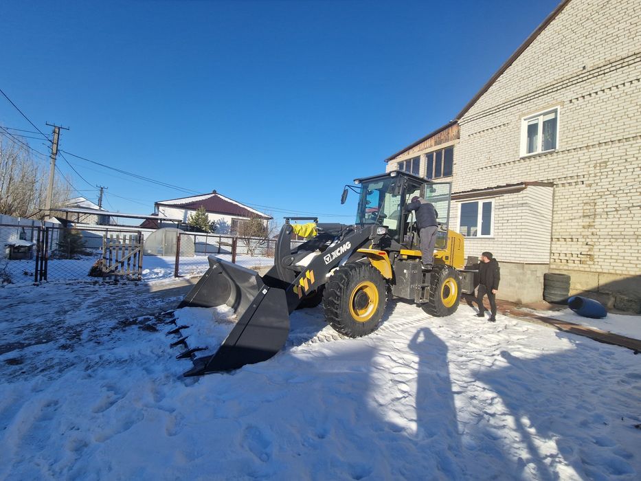 Услуги погрузчика LWKZ330.