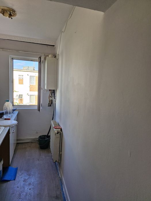 Închiriez apartament cu 2 camere