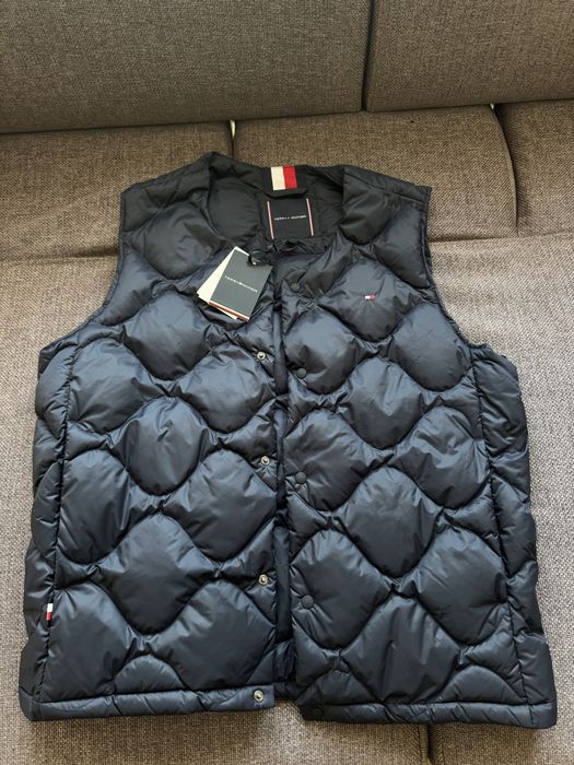 Елек / Грейка Tommy Hilfiger чисто нова с етикети