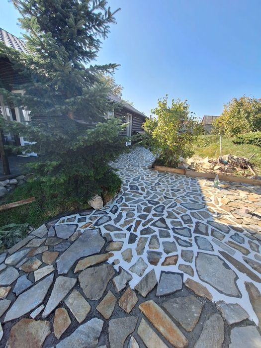 Vand și montez piatra naturala  piatra cubica