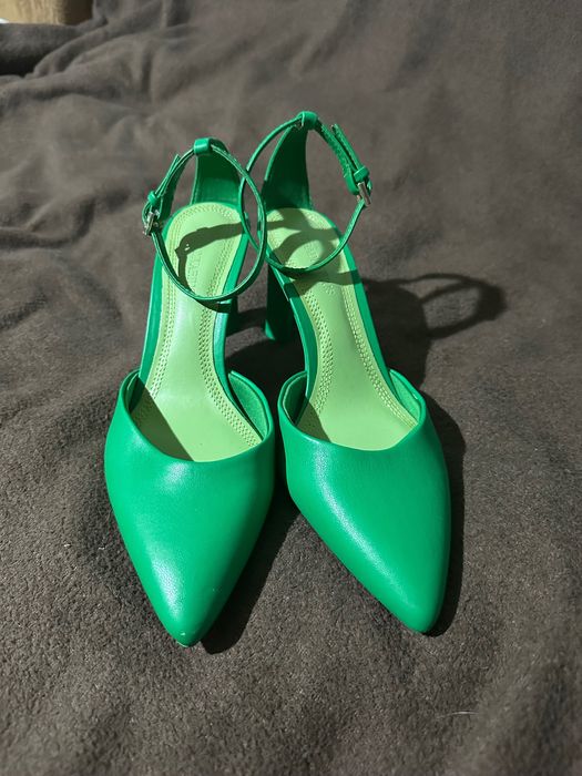 Нови обувки на ток Stradivarius