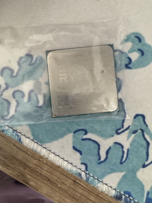 Продаю процессор амд 5 1600