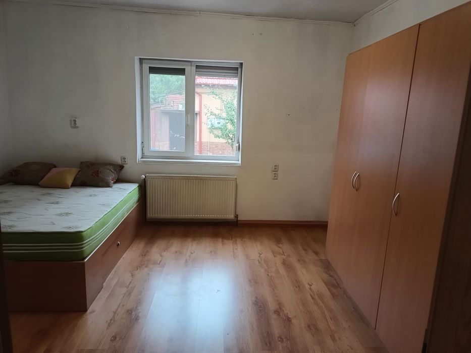 Dau în chirie casă în Iosia, zonă centrală