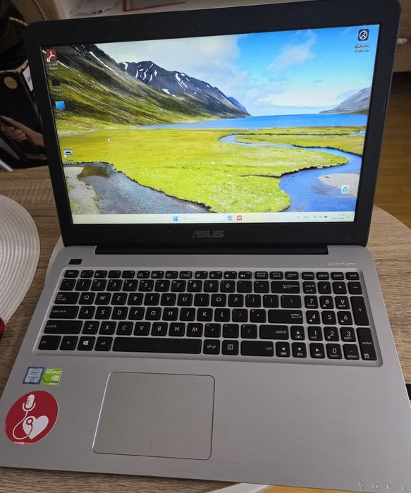 Vând Laptopul Asus