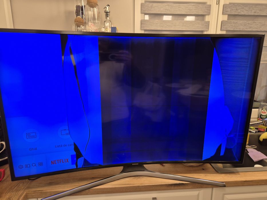 Vand TV Samsung pentru piese model  UE49MU6202K