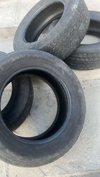 Продам резину 235/65/17