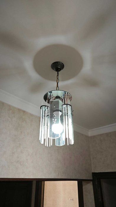 продается люстра и светильники