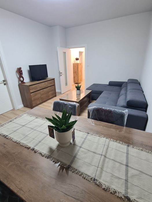 Дава се под наем Тристаен апартамент в Пловдив, Кючук Париж - 80 кв.м за 612 € - Снимка #1