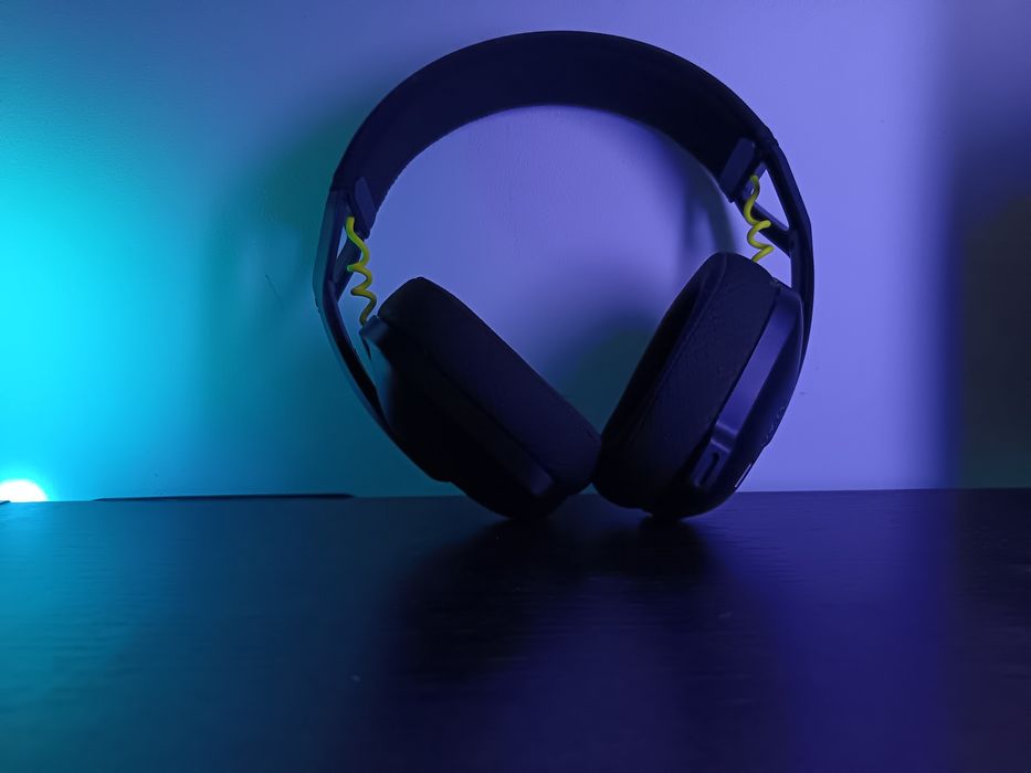 Vând căști gaming LOGITECH G435 comparabile cu PS4 , PS5 , PC ,LAPTOP , MAC , TABLETA , SMARTPHONE