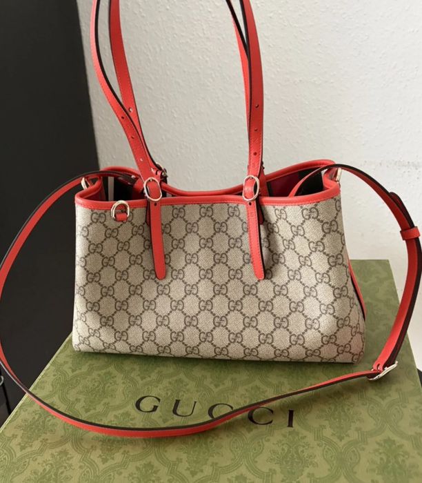 GUCCI Emblem tote