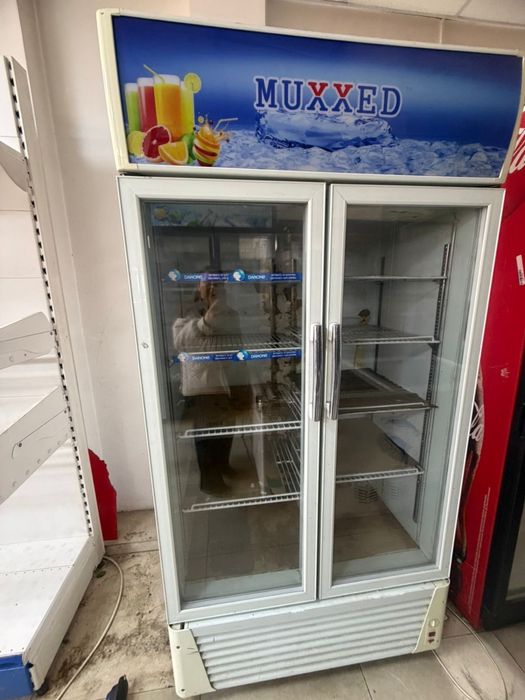 Холодельник витренный