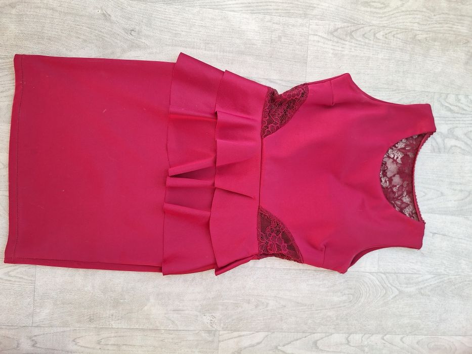 Червена дамска рокля