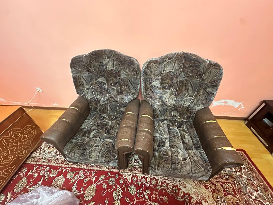 Диван и два кресла