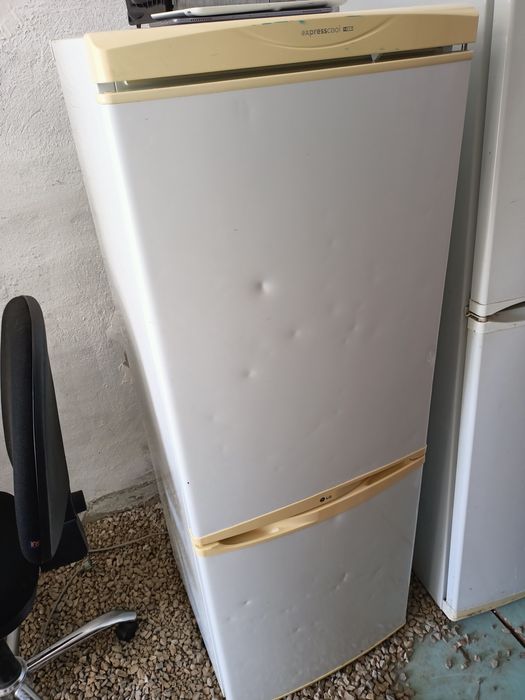 Продам не рабочие холодильники 2 шт