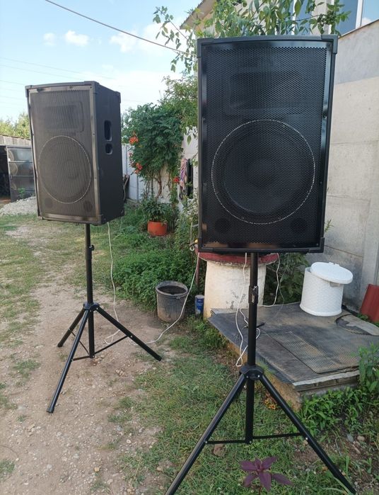 Se închiriază boxe cu statie