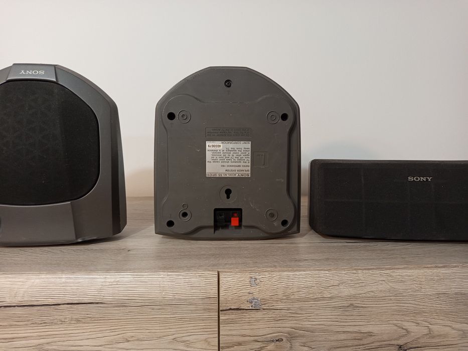 Doua boxe și un bas sony