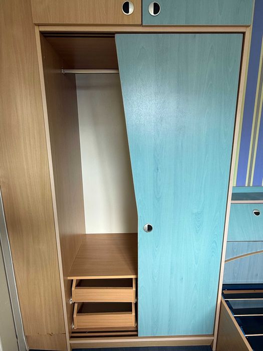 Спалня с гардероб, ракла и повдигаща се скара