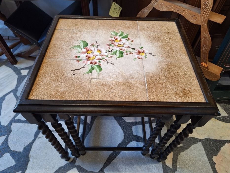 К - т три помощни масички с плочки