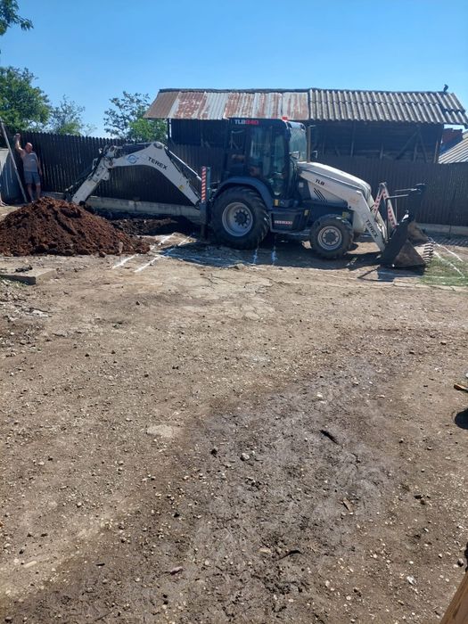 Închiriez buldoexcavator