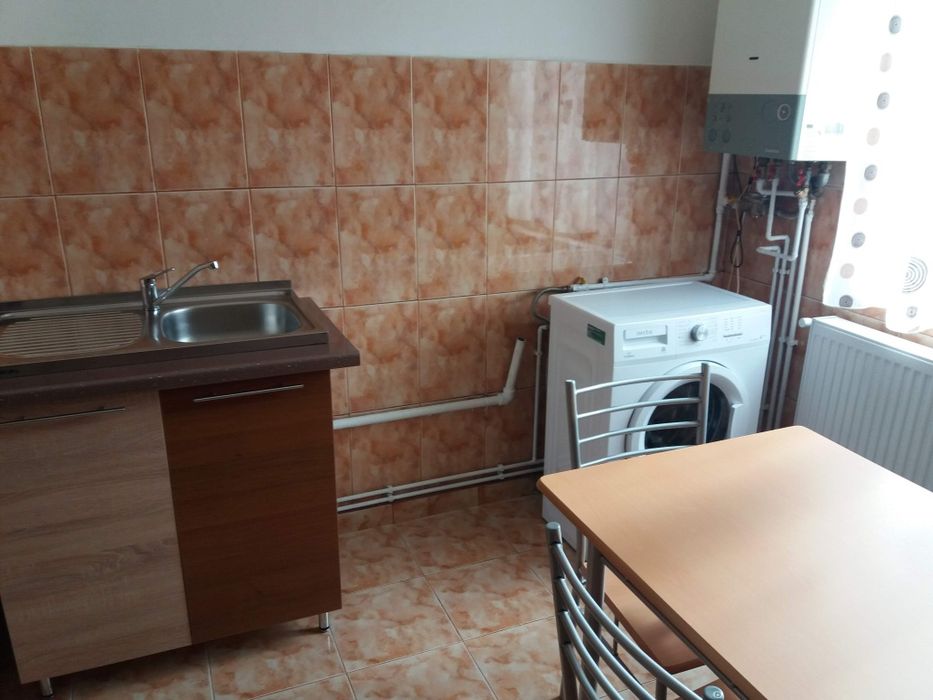 Închiriez apartament