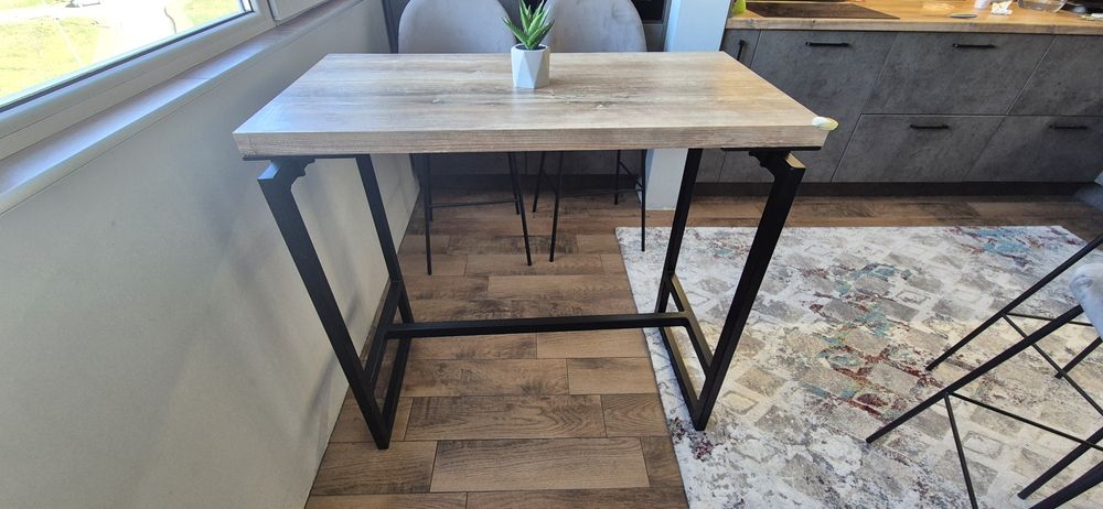 Продавам бар маса