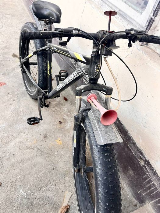 Velik sotiladi shirking balon