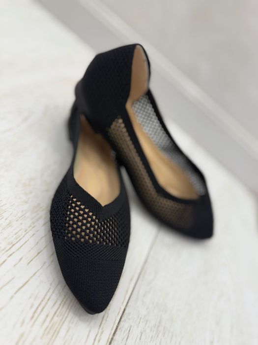 Женская обувь кроссовки и балетки