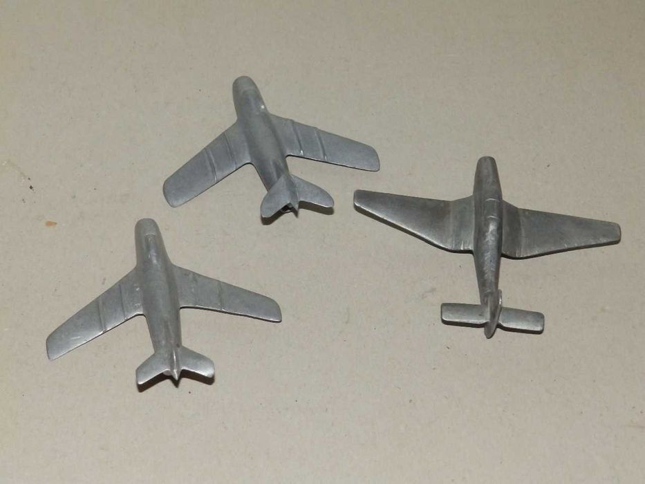 Стари детски играчки на различни цени