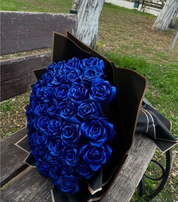 Розы из атласной ленты