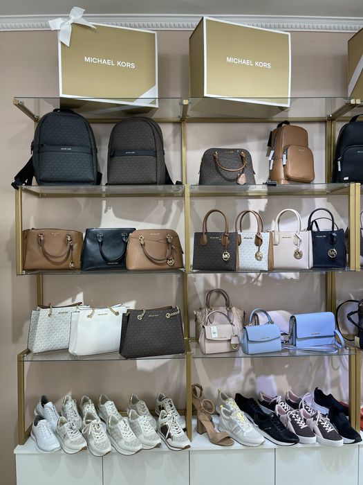 Продается мебель для магазина