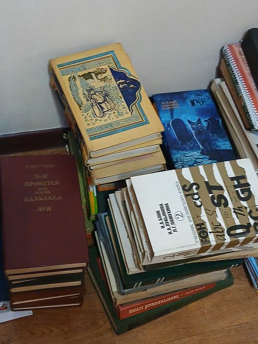 Продам книги б у