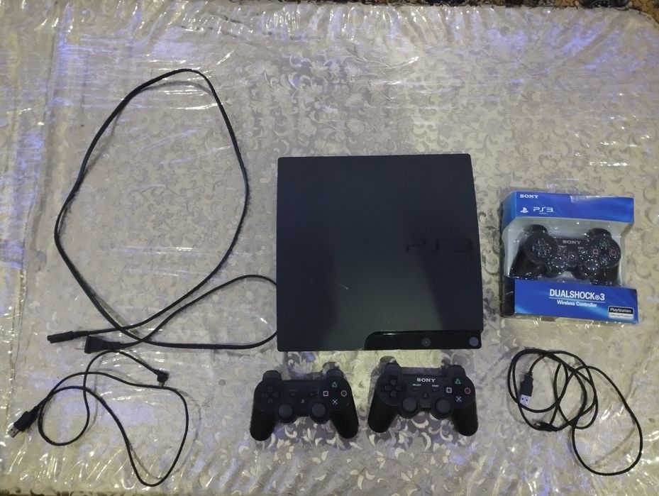 Продам PlayStation 3 Slim