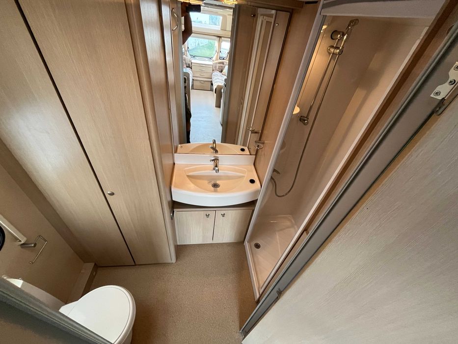 Rulota Swift Eccles Lux 2012 Neinmatriculata 5 locuri Alko ATC, Baie mare spate Cabina dus plastic Off camping Acumulator