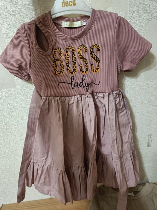 Продам платье на 3 года