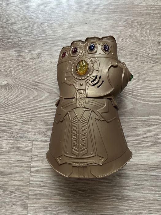 Перчатка Таноса