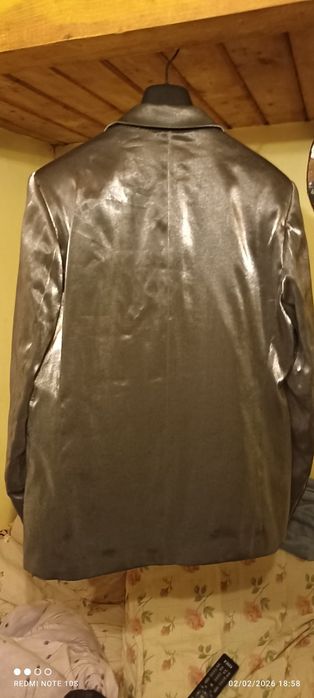 Costum nou pentru ocazii , nefolosit