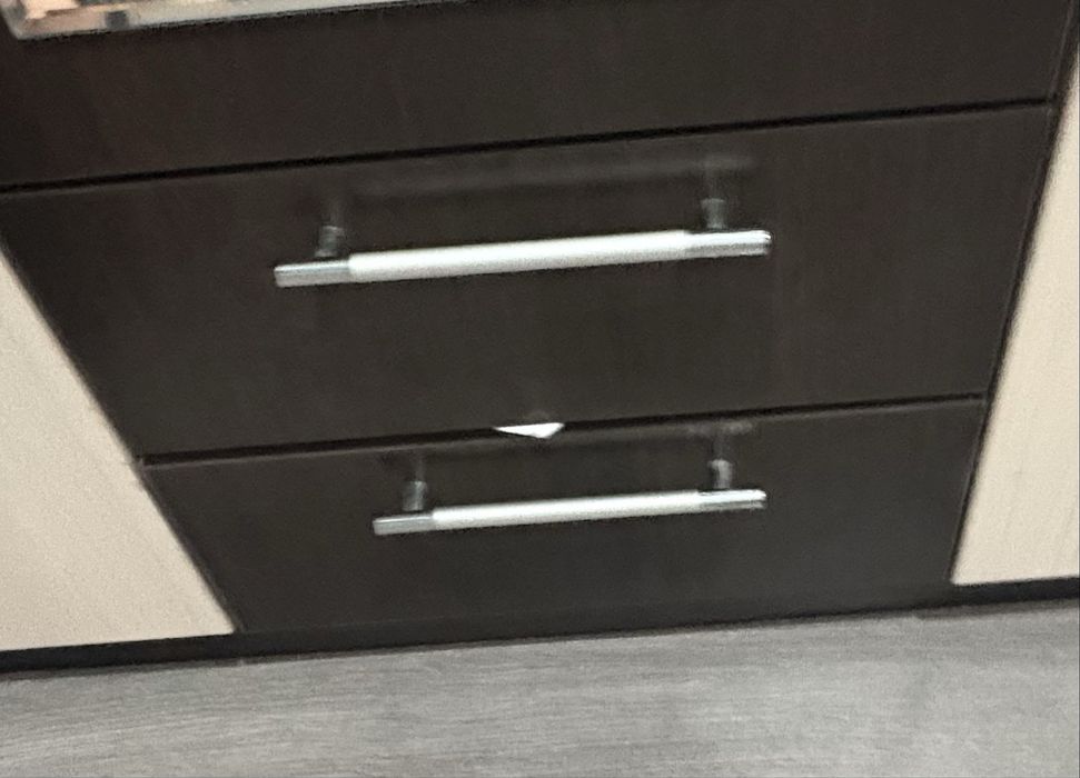 Продам срочно шкаф