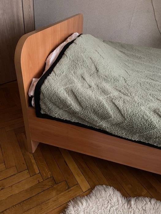 Продам б/у кровать 120 * 200