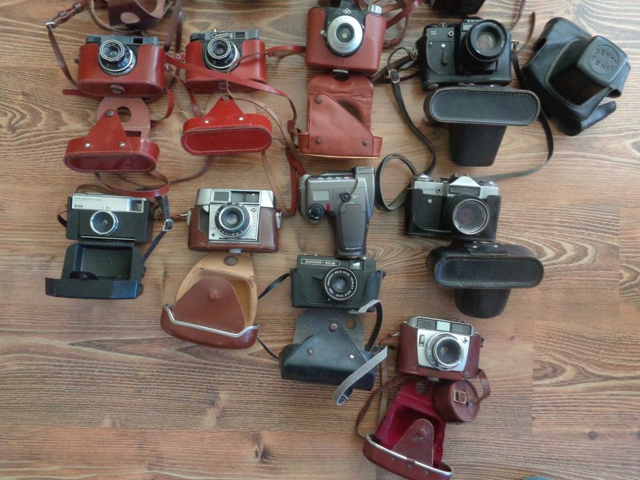 Продавам Голям лот от 14 бр. Ретро Фотоапарати (Zenit, Olympus, Agfa, Смяна 2, 4) + калъф