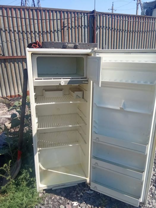 Продам холодильник 20000