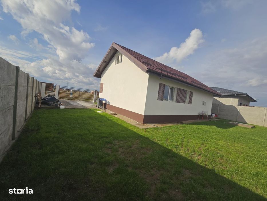 Casa parter- pod mansardat- 3 camere- 350mp teren- beci- 200m  autobuz