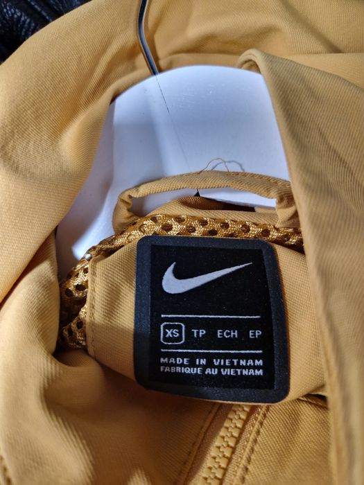 Дамско пролетно яке Nike tech XS размер