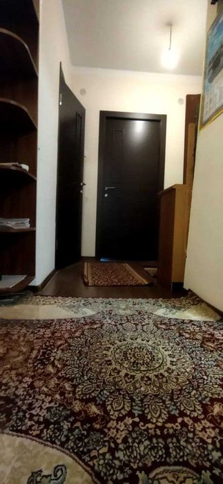 Сергели тумани (Янгихает) 1 этаж 3 хонали  кв сотилади.