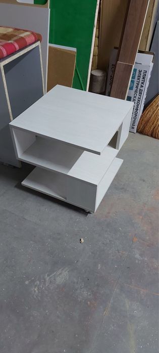 Кофейный столик на колесиках