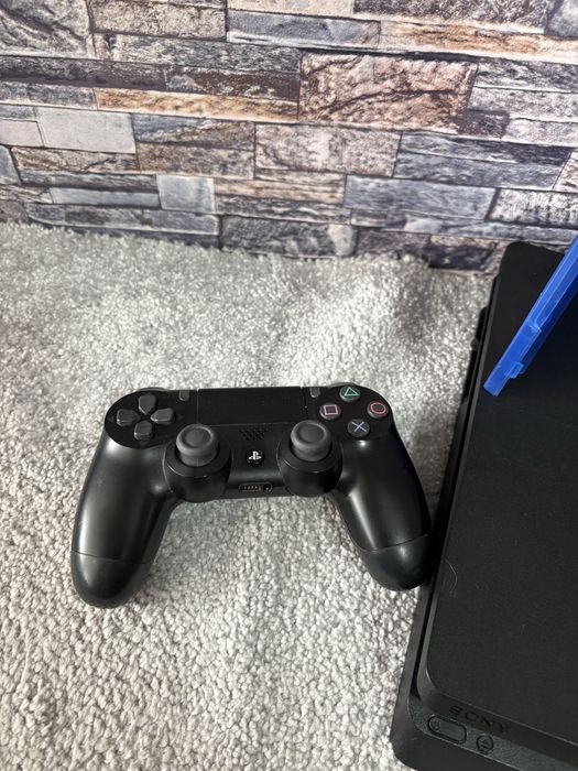 PS4 Slim 1 TB cu GTA 5.