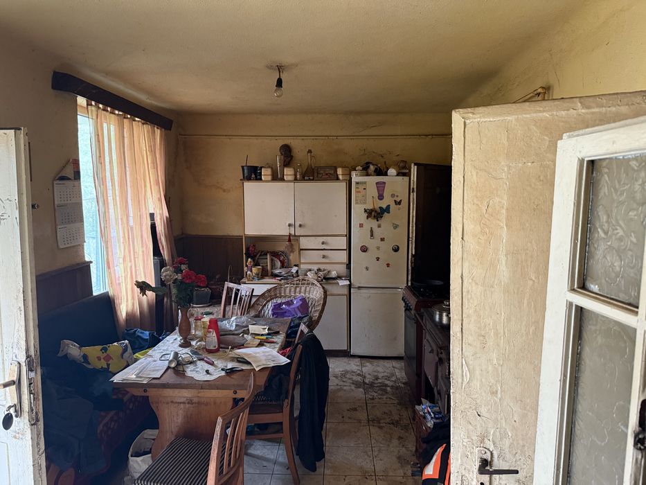 Vand casa in Reghin la curte comuna la pret de apartament in Reghin