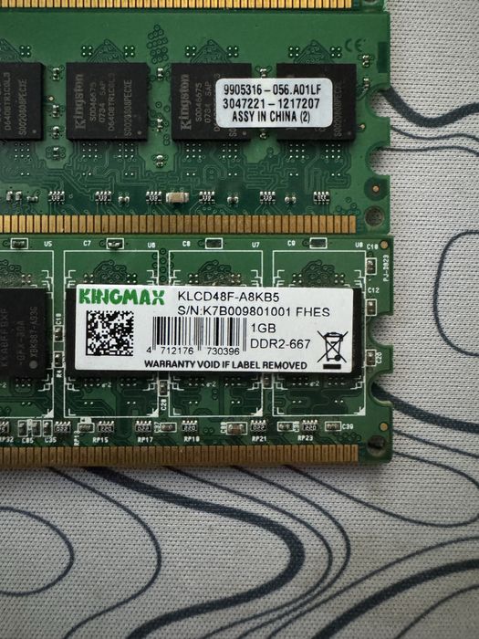 Vând 4 plăcuțe RAM DDR2 – 1 GB fiecare