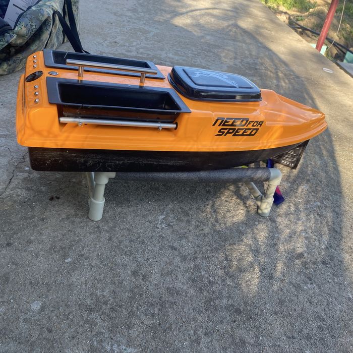 Лодка за захранка FISHING BAIT BOAT