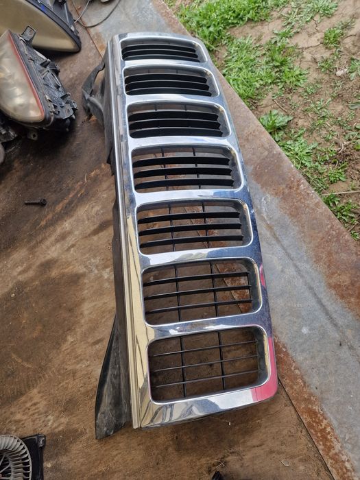 Grila față jeep grand cherokee 2005 pana în 2010