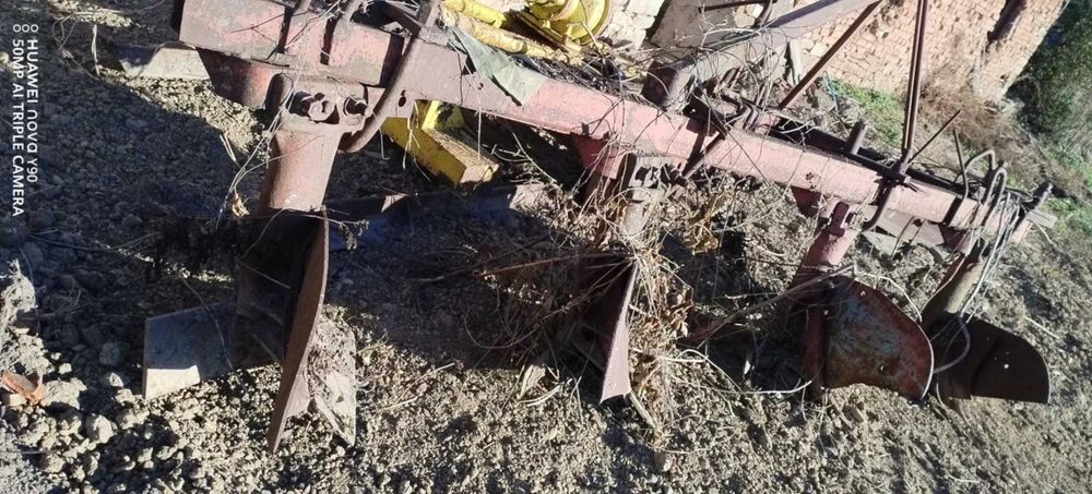 Плуг от трактор ДТ 75